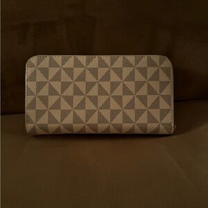 Geometric Patterned Wallet